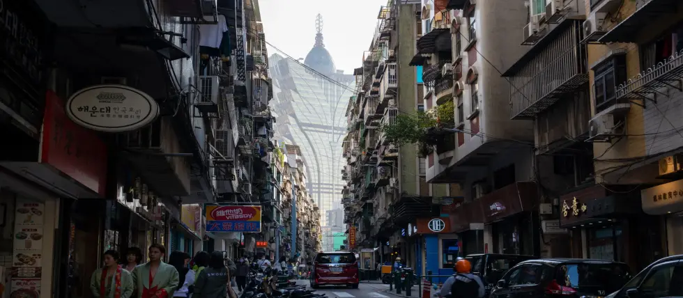 100 Arrested in Macau over Illegal Money Exchanges