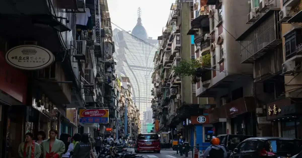 100 Arrested in Macau over Illegal Money Exchanges