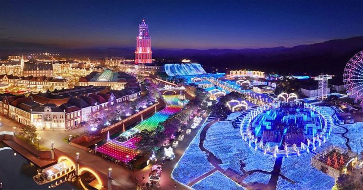 Japan's Huis Ten Bosch Park At Night