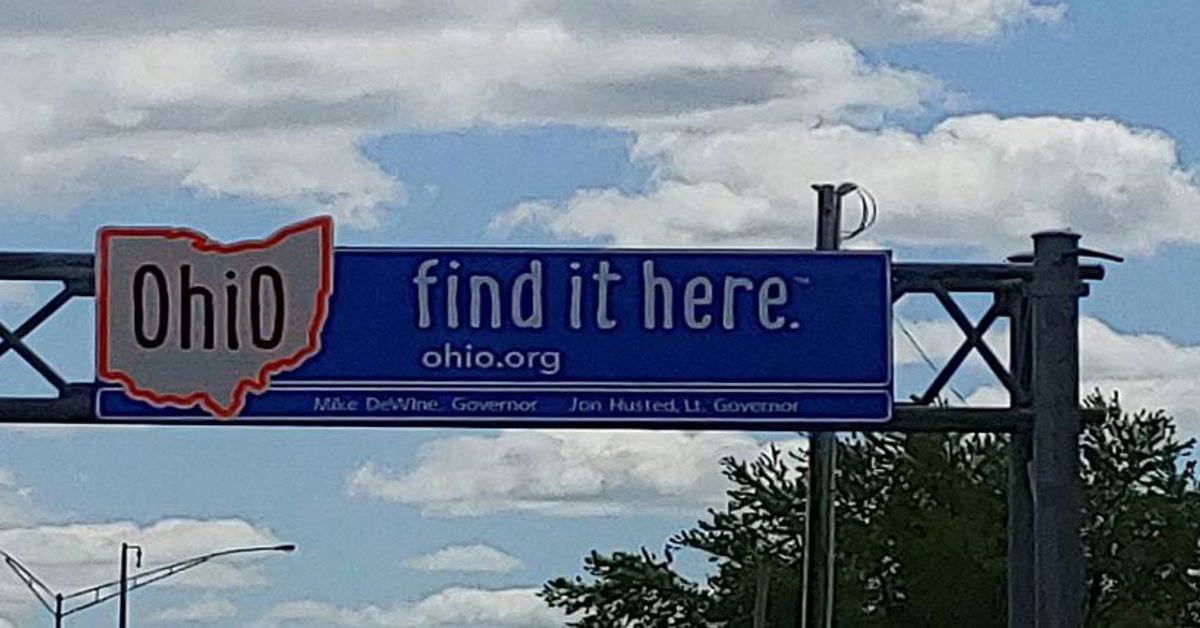 A Welcome to Ohio sign