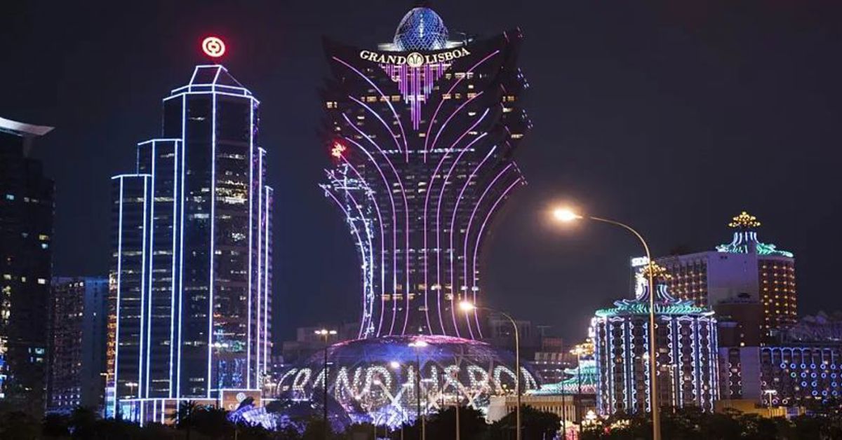 The Grand Lisboa casino in Macau at night