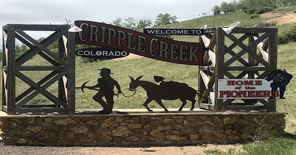A sign welcoming visitors to Cripple Creek, Colorado