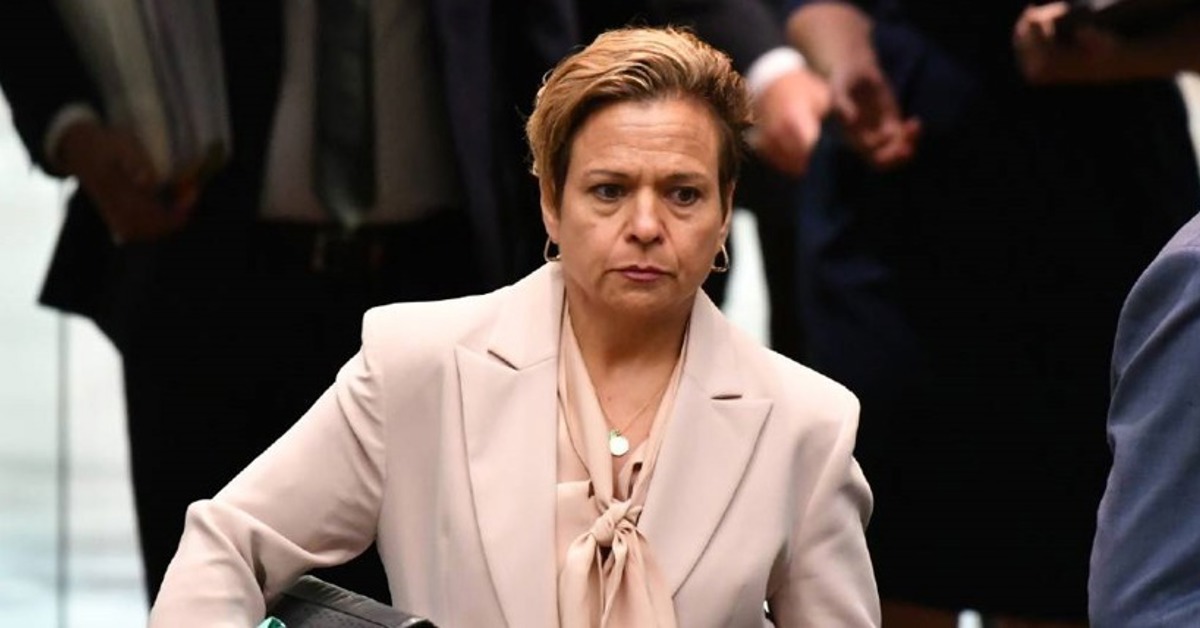 communications minister treated to lunch by gambling lobbyists