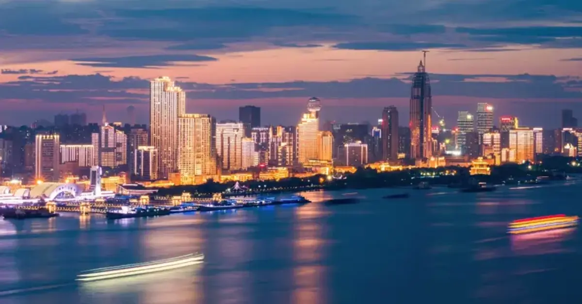 Wuhan fishing park lures illegal gamblers