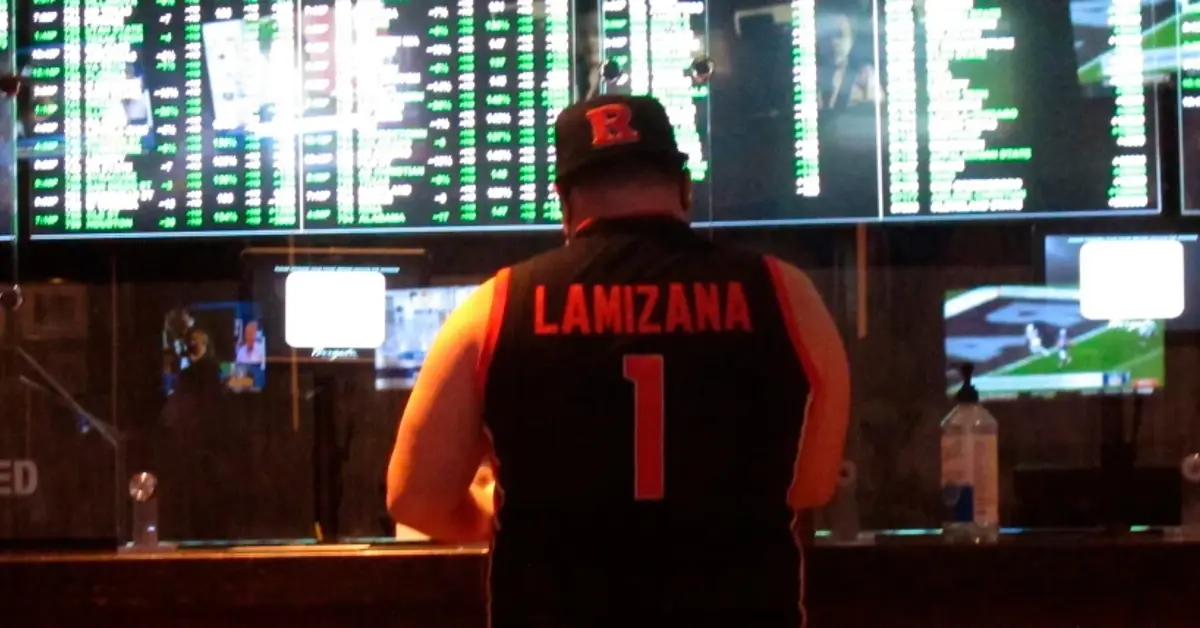 Massachusetts suffers decline in sports betting revenue in April