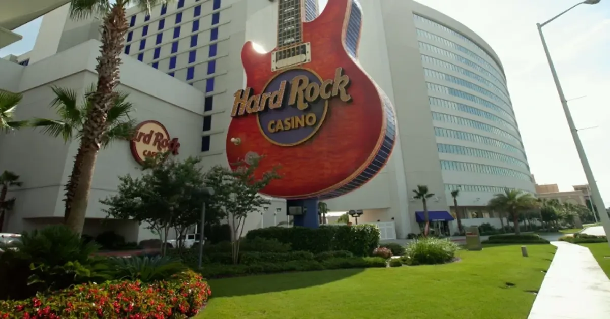 Hard rock Hotel & Casino Tejon celebrates topping off ceremony