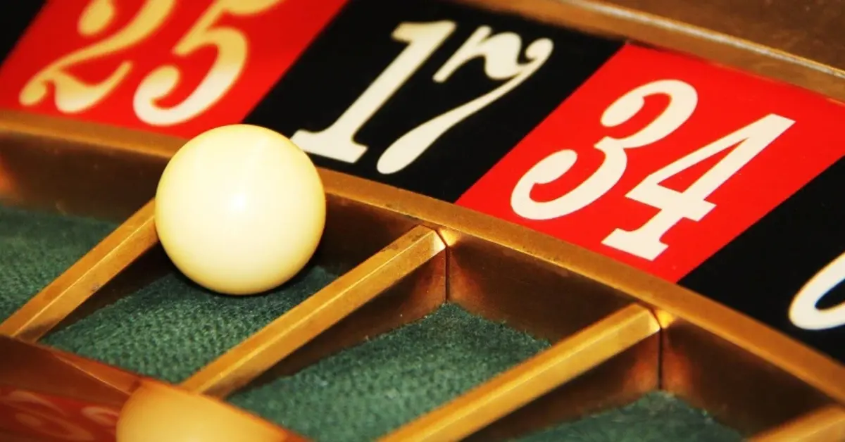 Holland Casino to lengthen roulette odds and cut jobs