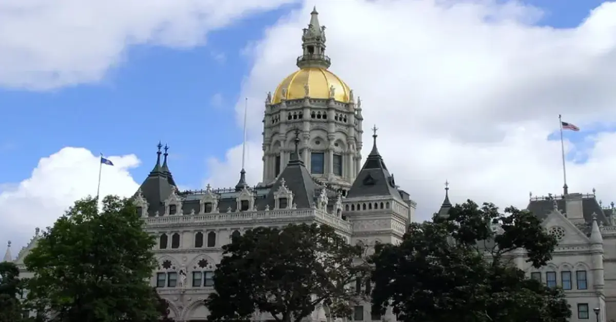 Connecticut Bill Hopes to Legalize In-Flight Sports Betting