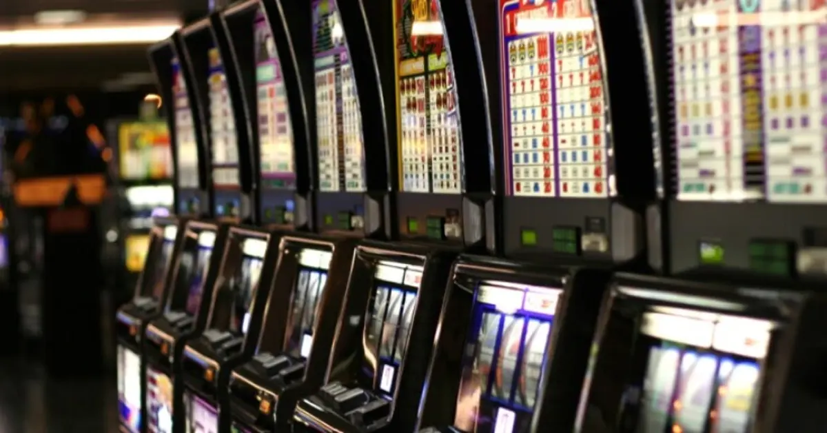 New York senator seeks higher gambling age for VLTs