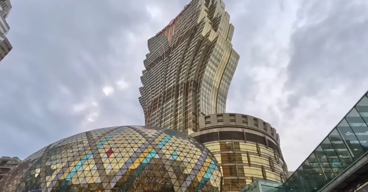 Macau govt casino workers