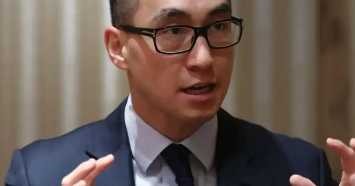 Lawrence Ho Sees Wealth Drop amid Macau’s Gambling Slump
