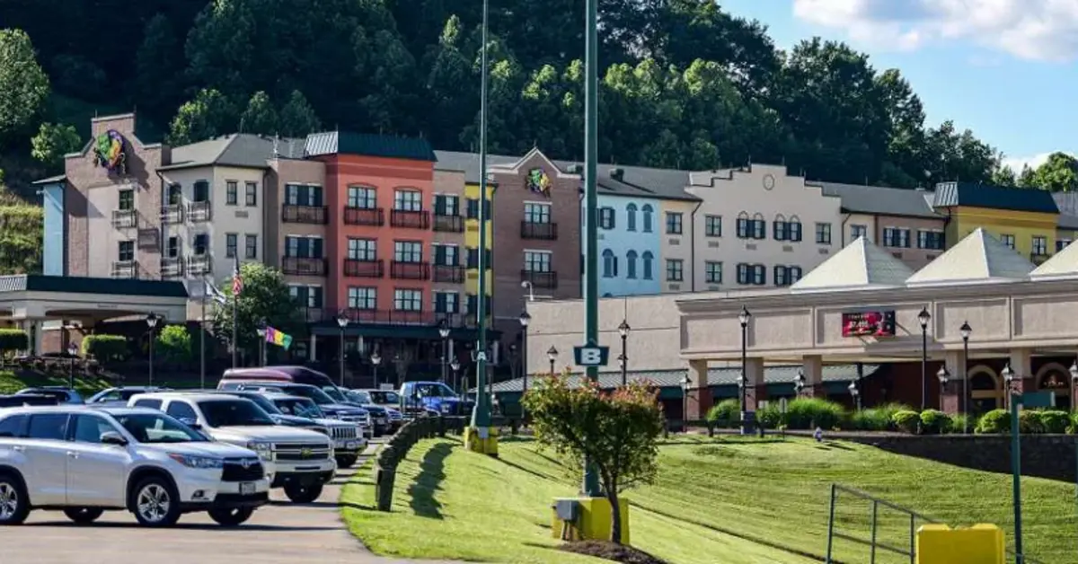 Murder Suspect Arrested Naked at Mardi Gras Casino in Nitro